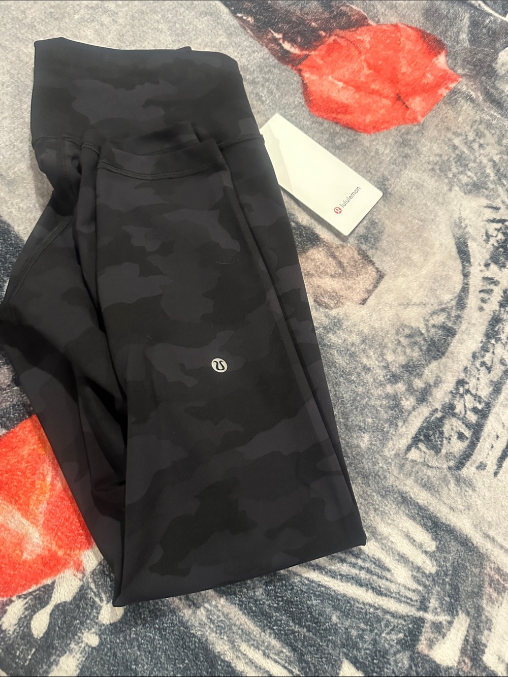 lululemon gray and black Wunder Train HR Tight 25"